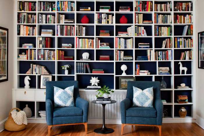 How to decorate a room with books