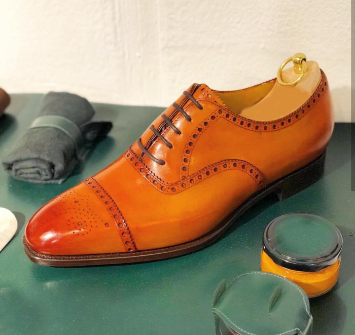 Tan men dress shoes