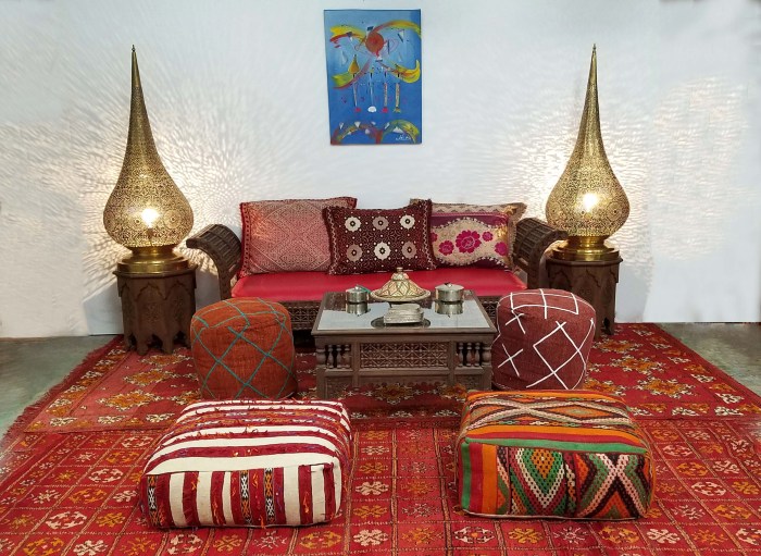 Living moroccan room rugs plants rooms colorful lamps pillows lots digsdigs relaxing patterned coffee modern table